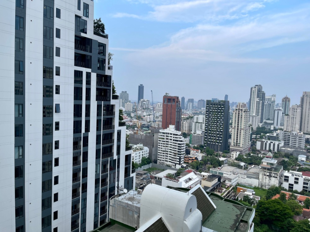 ให้เช่าคอนโดหรู Condo Las Colinas ห้องใหญ่ 105 ตรม. 2 ห้องนอน 3 ห้องน้ำ Renovate ใหม่เอี่ยม